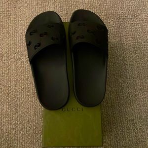 Gucci womens black slides size 8 (38)